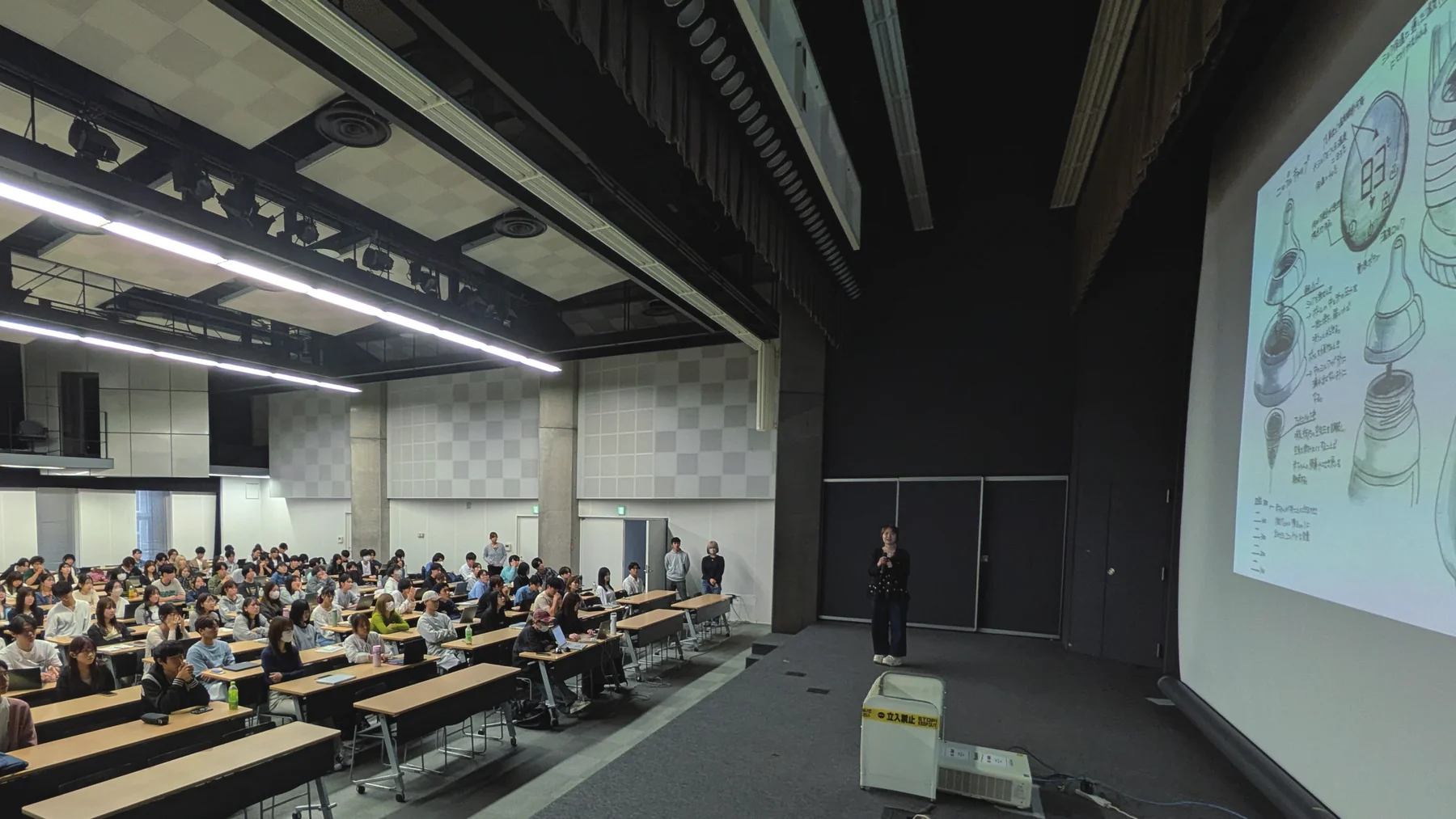 デザイン基礎演習の授業風景