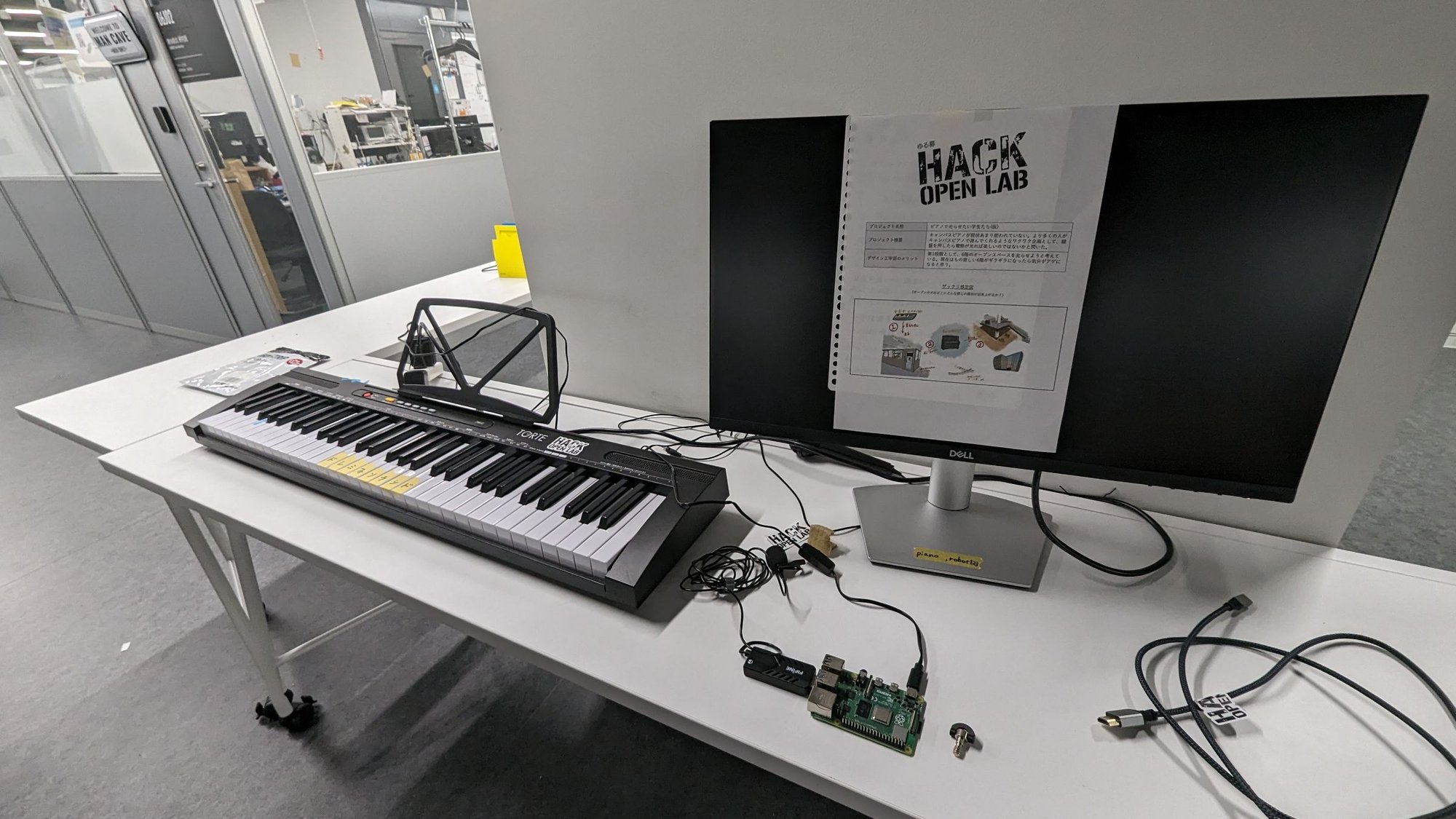 ピアノで光らせたい学生たちの活動風景